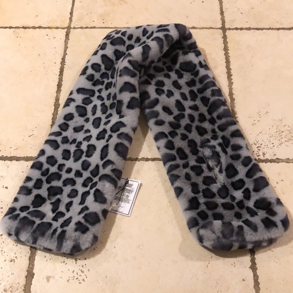 Alex Max Leopard Print Scarf - Picture 3 of 4